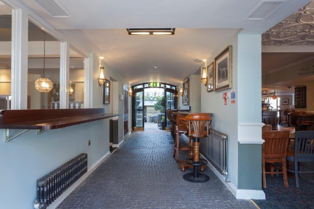 ホテル The Greyhound Wetherspoon ブリッドポート エクステリア 写真