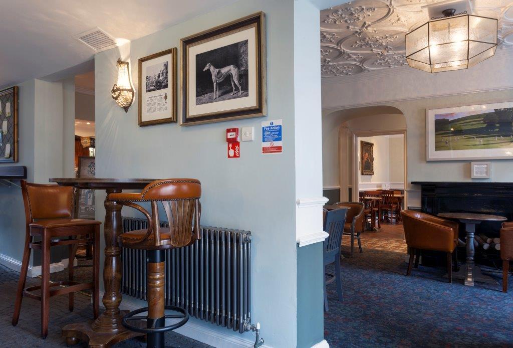 ホテル The Greyhound Wetherspoon ブリッドポート エクステリア 写真